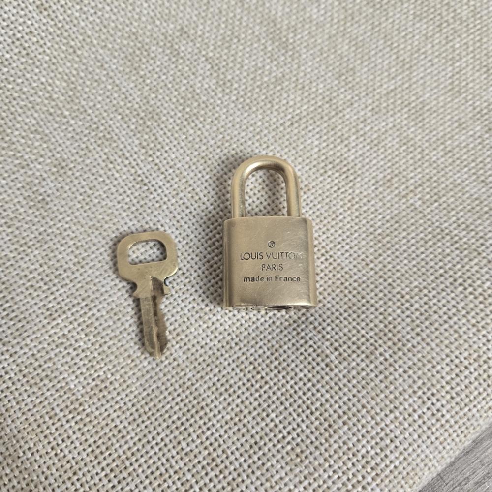 Louis Vuitton Lock and Key #308 Gold Brass Padlock Authentic - Picture 4 of 7